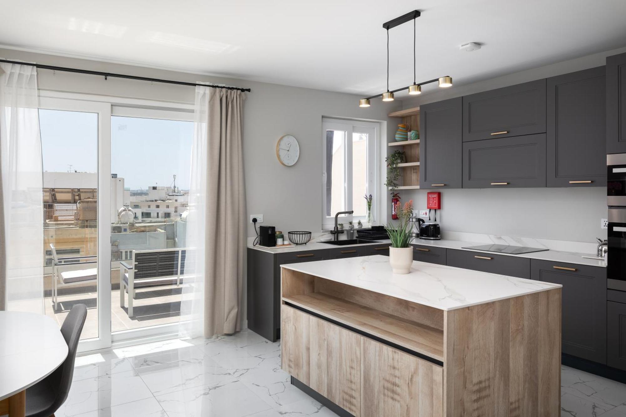 Modern 2Br Cosy Apartment With Large Terrace - Close To Manoel Island & Tigne Shopping Mall Sliema Exterior photo