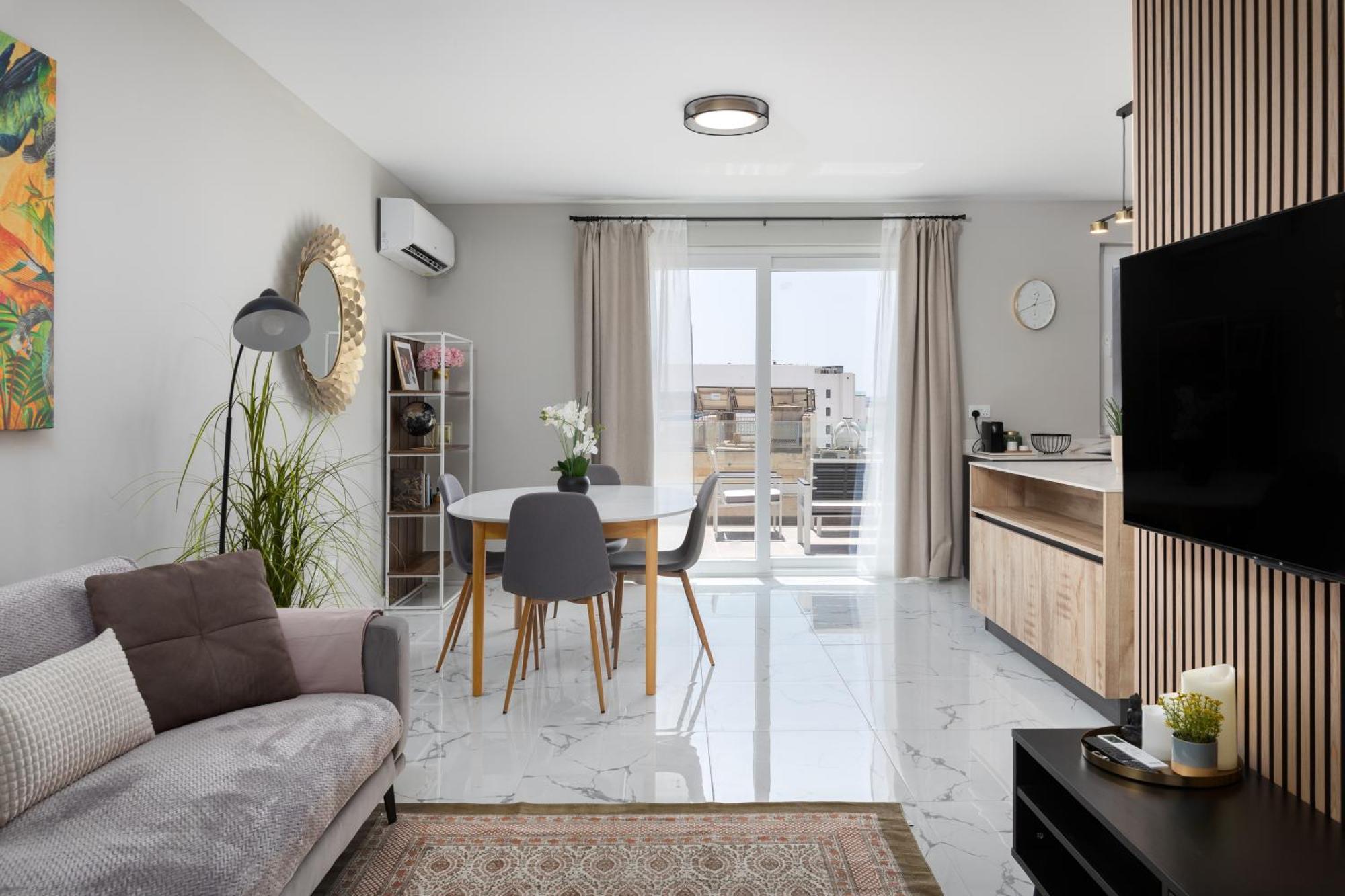 Modern 2Br Cosy Apartment With Large Terrace - Close To Manoel Island & Tigne Shopping Mall Sliema Exterior photo
